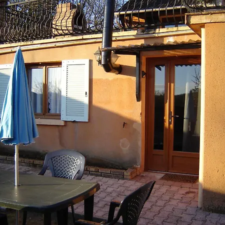 Appt 2 Pieces Pres De Face Au Moulin Jaune