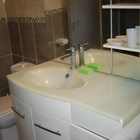 Appt 2 Pieces Pres De Face Au Moulin Jaune Appartement Crecy-la-Chapelle